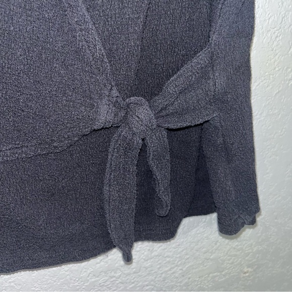 🌻SALE🌻 Women's Time & Tru Black Short Sleeve Wrap Top - Picture 4 of 7